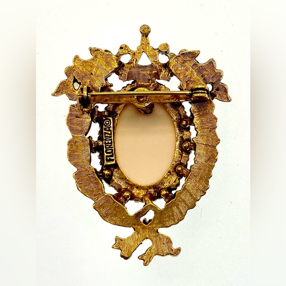 Vintage Signed Florenza Gold Plated Ornate Crest Brooch Pin Resin Cameo - Picture 7 of 9